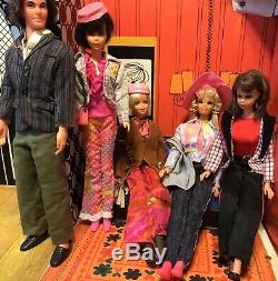 Vintage Twiggy/Francie/ PJ / Barbie/Ken /dolls/case /Wardrobe