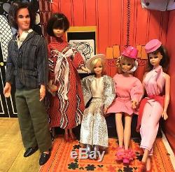 Vintage Twiggy/Francie/ PJ / Barbie/Ken /dolls/case /Wardrobe