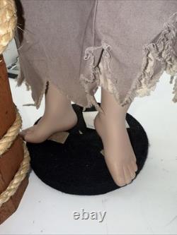 Vtg RARE Les Miserables Porcelain Doll Little Cosette #725